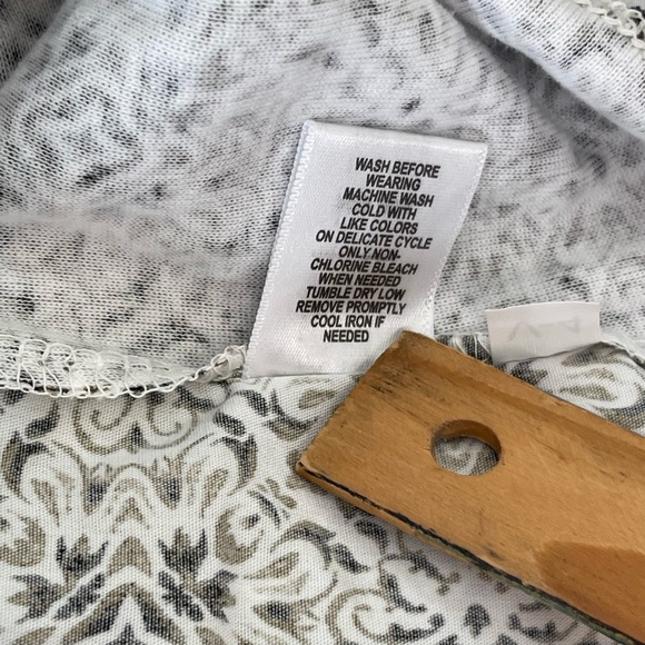 Emily Daniels Womens Abstract Button-Up Roll Tab 3/4 Sleeve Blouse Top New Sz L - Picture 9 of 9